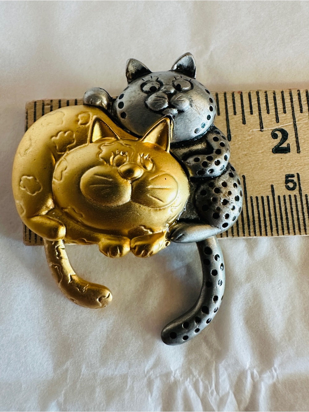 VTG Danecraft Cats Dangling Tails Brooch Pin Signed Pewter Gold Tone Love - Picture 6 of 8